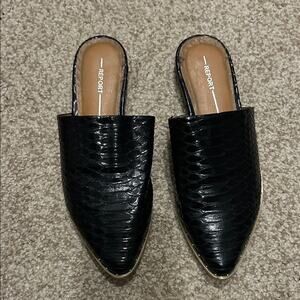 Report Black Textured Mules